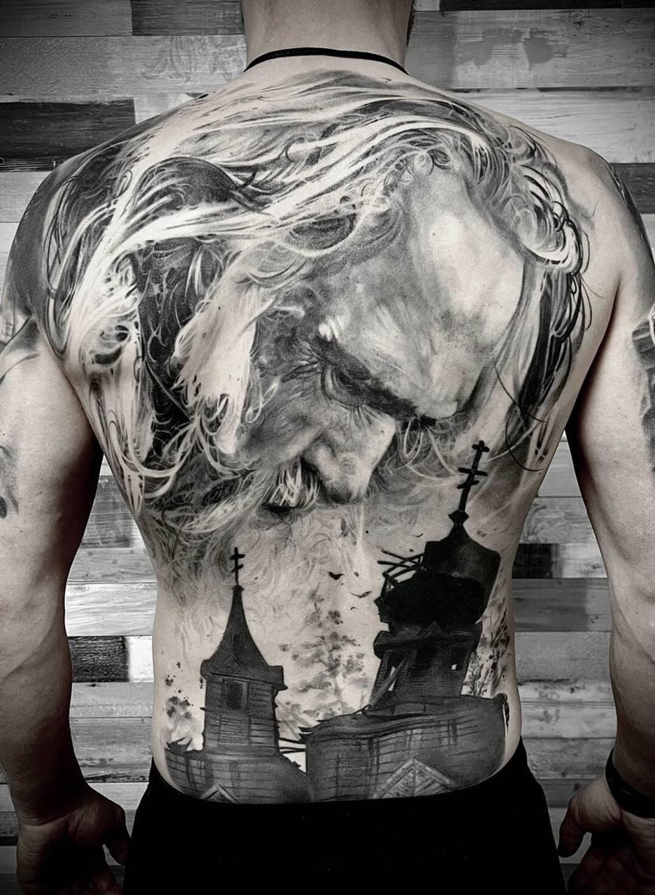 Color Realism Tattoo – Porträt mit ethnografischen Ornamenten – Blood Diamond Tattoo Ink.